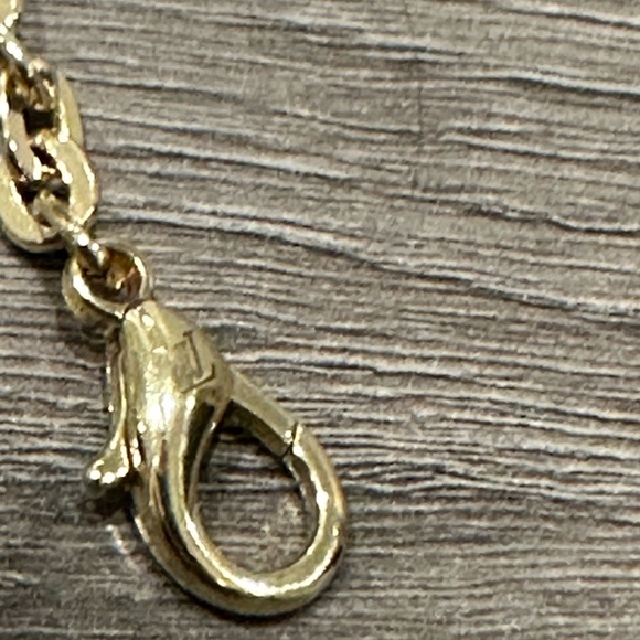 Gold clip chain - Picture 3 of 7